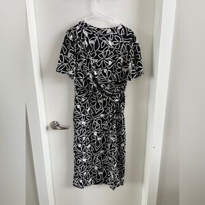 Vintage black & white floral flutter sleeve midi dress